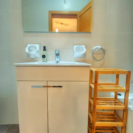 Apartment Spacious & Elegant 2 Bedrooms, 2 Bathrooms Dbor1-1 Pieta
