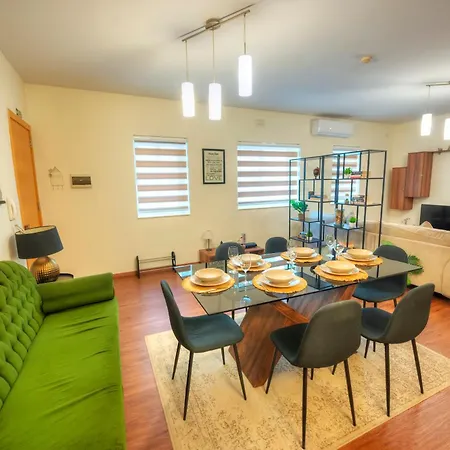 Spacious & Elegant 2 Bedrooms, 2 Bathrooms Dbor1-1 *