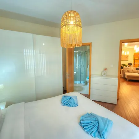 Spacious & Elegant 2 Bedrooms, 2 Bathrooms Dbor1-1 Appartement