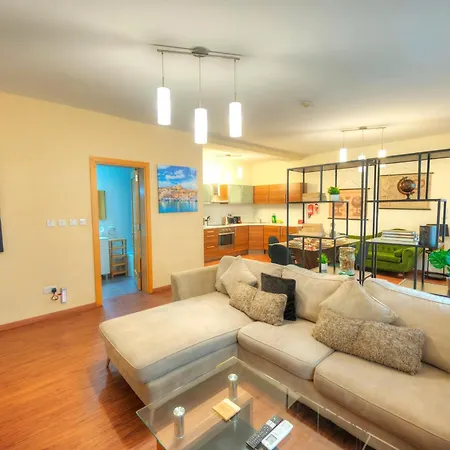 Spacious & Elegant 2 Bedrooms, 2 Bathrooms Dbor1-1 Pieta